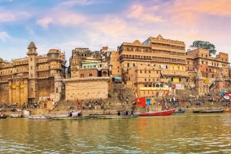 Cruise on the Ganges between Kolkata and Varanasi & the splendors of Rajasthan (port-to-port cruise)
